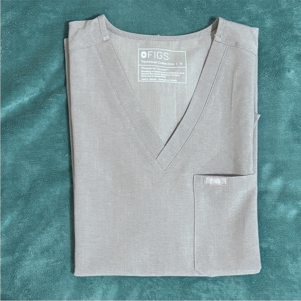 FIGS scrub top in Space Grey